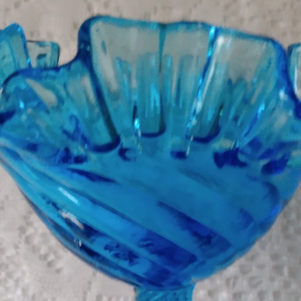 Beautiful Fenton candy dish! - Picture 2 of 5